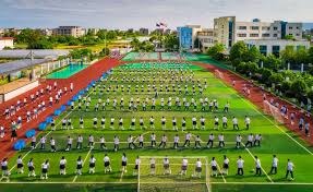 所以我很不明白当初一堆人说克劳德假装防守悍将的说法，他就是那个防守能力再假，但对于太阳来说也很重要啊，没了他太阳就是缺人，约翰逊，克莱格在防守端还是比克劳德差太远了